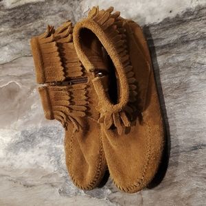 Girls minnetonka moccasins boots size 3